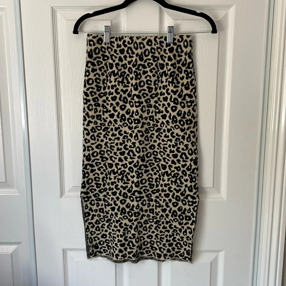 JOA Leopard Print Sweater Skirt - Picture 2 of 6
